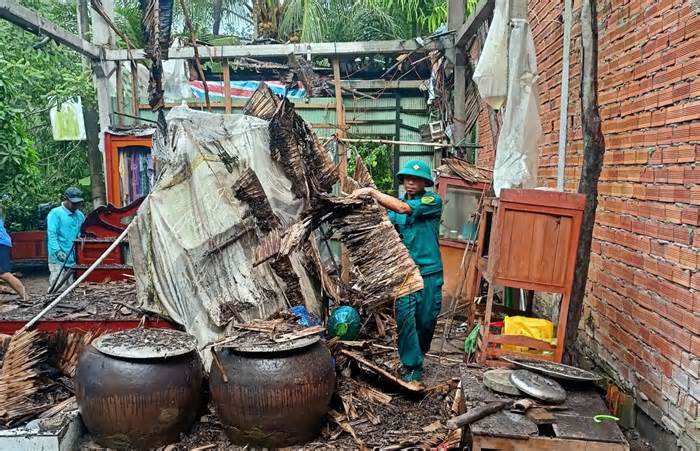 Giông lốc kéo sập nhà, chìm tàu ở Kiên Giang