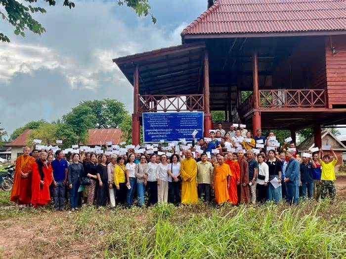 Tổng Lãnh sự quán Việt Nam tại Luang Prabang thăm hỏi, hỗ trợ bà con ở tỉnh Luang Nam Tha, Lào chịu ảnh hưởng của bão Yagi