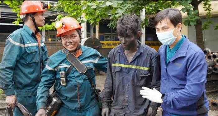 Quảng Ninh: Cứu được 2 công nhân bị mắc kẹt dưới hầm lò khai thác than