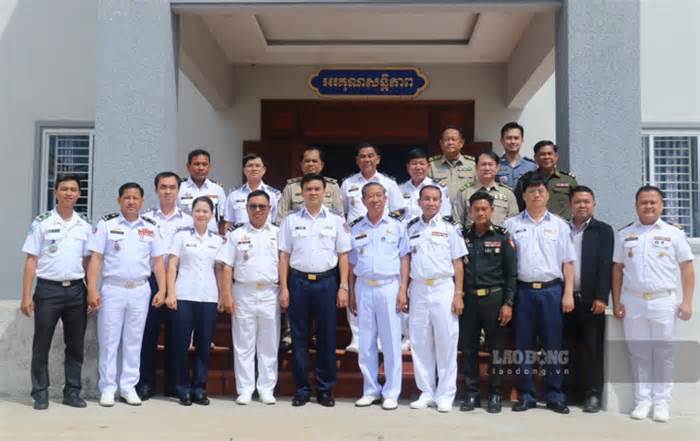Bộ Tư lệnh Cảnh sát biển 4 thăm, làm việc tại Campuchia