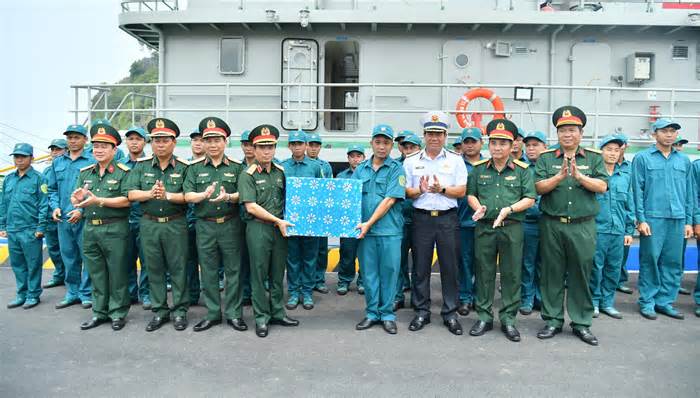 Hải đội Dân quân thường trực tham gia bảo vệ vùng biển, hỗ trợ ngư dân