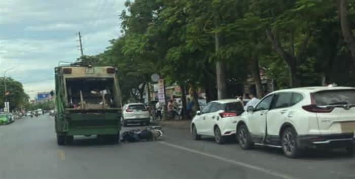 Thai phụ tử vong sau cú mở cửa bất cẩn của tài xế ô tô