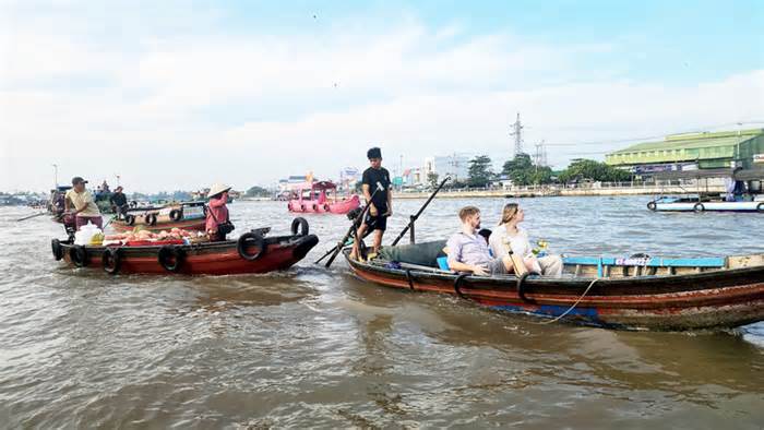 Trăm năm lênh đênh chợ nổi miền Tây - Kỳ cuối: Vai mới nào cứu chợ nổi khỏi 'chìm'?