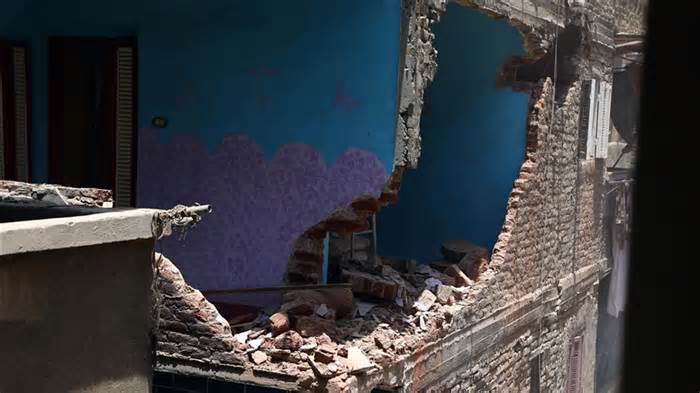 Cameroon: Tòa nhà 4 tầng đổ vào một tòa nhà khác khiến 37 người chết