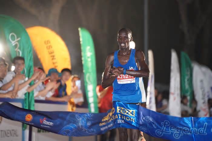 Hồng Lệ phá kỷ lục giải chạy bán marathon Hồ Tây