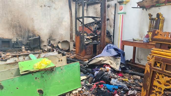 Ngôi nhà có đồ đạc tự bốc cháy nhiều lần ở Thanh Hóa bị thiêu rụi