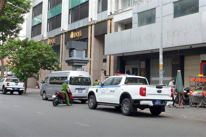 Công an TPHCM kiểm tra tòa nhà nghi có nhóm cưỡng đoạt tài sản hoạt động