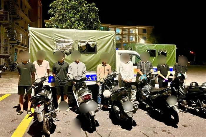 9 quái xế tuổi teen lạng lách trên phố, bố mẹ nộp 51 triệu tiền phạt