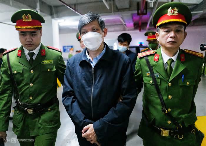 Bị cáo Nguyễn Thanh Long xin khoan hồng cho các bác sĩ có sai phạm