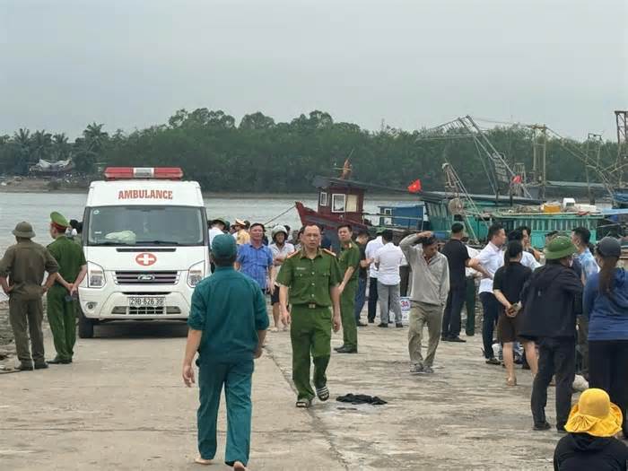 Thủ tướng: Tập trung tìm kiếm người mất tích trong vụ chìm thuyền trên sông Chanh
