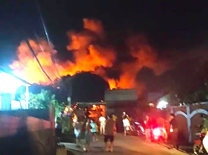 Cháy lớn ở Đồng Nai, cột khói bốc cao hàng chục mét
