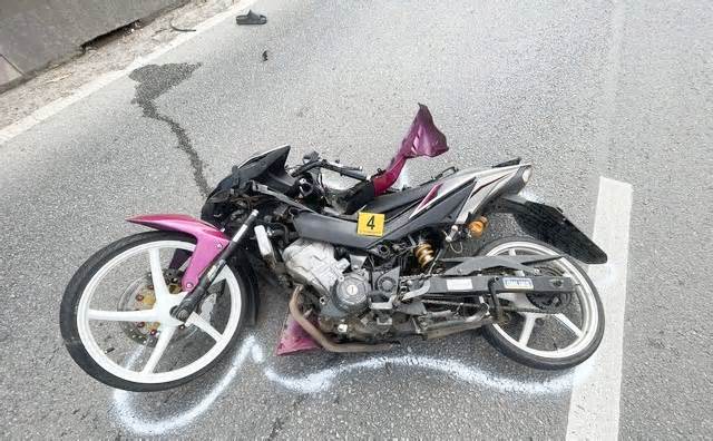 Khởi tố thanh niên đi xe máy tông bị thương CSGT
