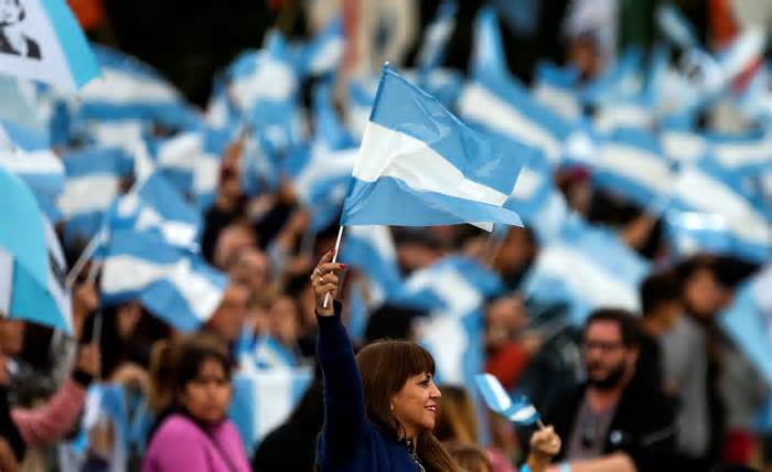 Hàng triệu cử tri Argentina sẵn sàng cho cuộc bầu cử tổng thống sơ bộ