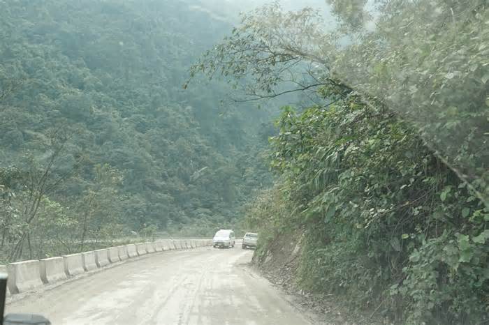 Dự án nâng cấp quốc lộ 8A: Nguy cơ chậm tiến độ vì vướng rừng tự nhiên