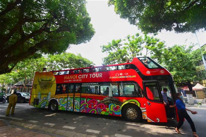 Hà Nội thí điểm tuyến buýt điện phục vụ khách tham quan khu vực trung tâm