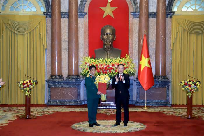 Chủ tịch nước trao quyết định thăng quân hàm Thượng tướng cho ông Nguyễn Văn Nghĩa