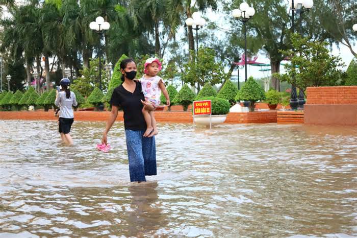 Đề xuất làm bờ kè chống ngập bến Ninh Kiều