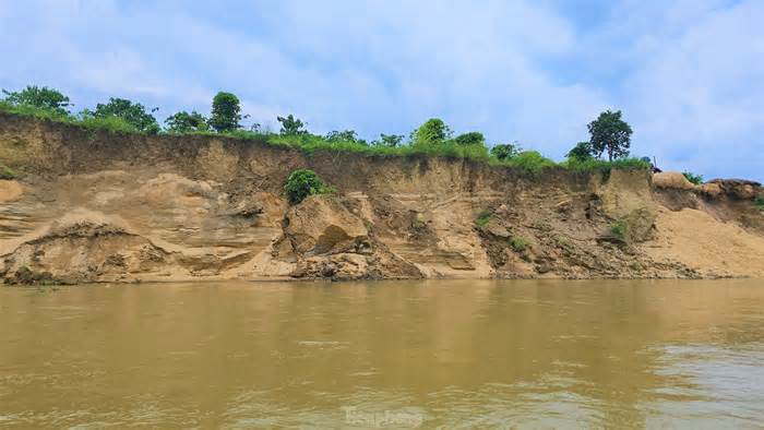 Nguyên nhân sông Krông Nô ‘ngoặm’ đường, 'nuốt' trên 45ha đất