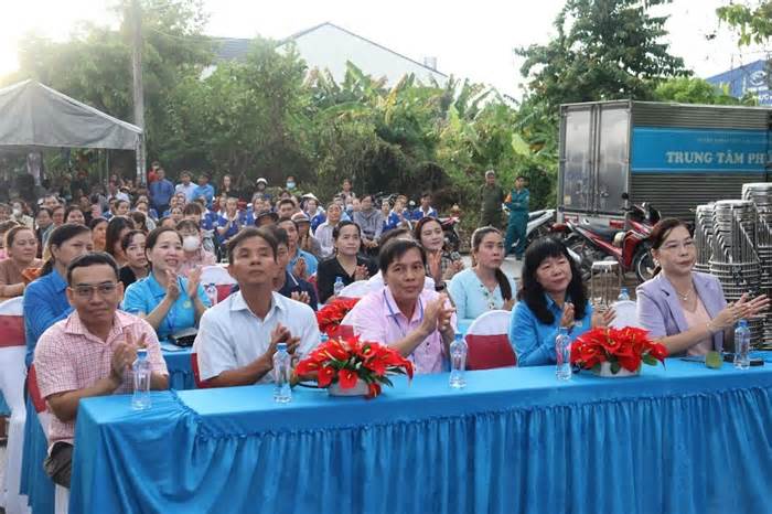 Hàng nghìn lượt đoàn viên tham gia Phiên chợ hàng Việt