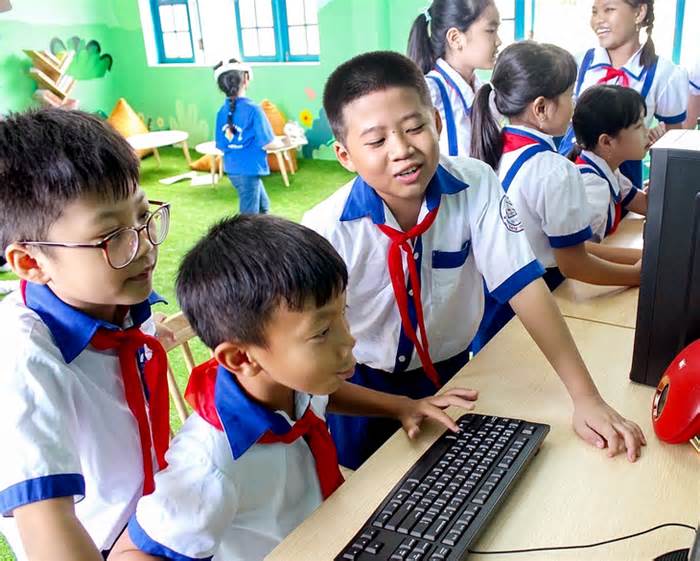 Không thể giao trẻ em cho mạng xã hội: Quan trọng là dạy trẻ cách dùng