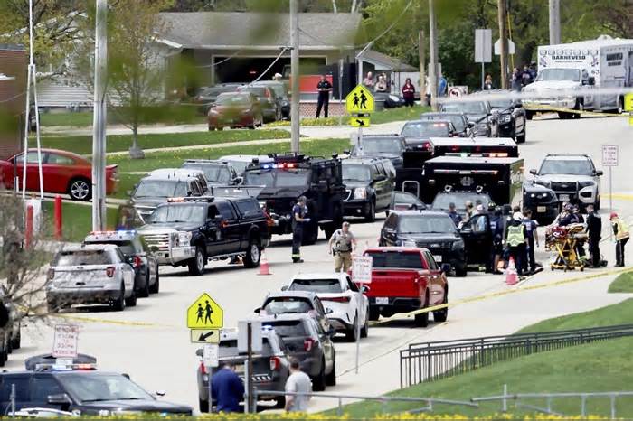 Cảnh sát Mỹ bắn hạ học sinh mang vũ khí đến trường
