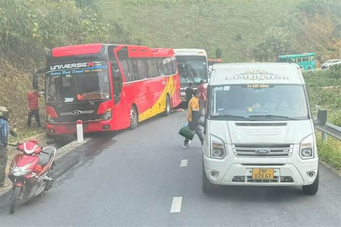 Tai nạn liên hoàn giữa 3 ô tô khách ở Lào Cai, 1 người tử vong
