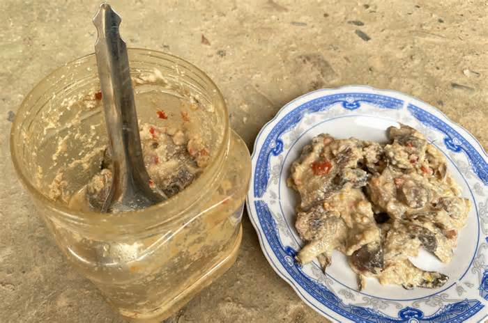 Thêm hai vụ ngộ độc sau khi ăn cá muối ủ chua, 3 người nhập viện
