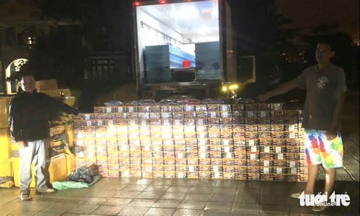 Bắt 2 người chở hàng trăm kg pháo nổ từ Quảng Trị vô Khánh Hòa