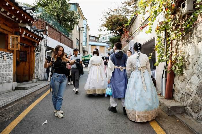 Làng cổ Seoul gây tranh cãi vì áp giới nghiêm