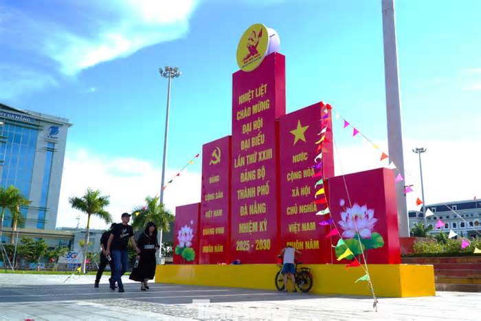 Đà Nẵng rực sắc đỏ chào mừng Đại hội đại biểu lần thứ XXIII Đảng bộ thành phố