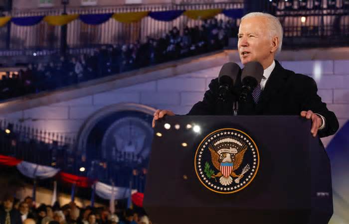 Ông Biden tái khẳng định cam kết với Ukraine ngay sau khi Nga rút khỏi hiệp ước hạt nhân