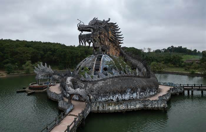 Lý do tượng rồng khổng lồ ở hồ Thủy Tiên bị đập bỏ