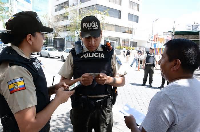 Ecuador gia hạn tình trạng khẩn cấp trước thềm bầu cử tổng thống