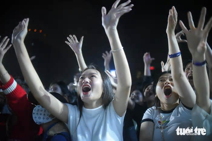 Hàng chục ngàn người Bình Định cháy hết mình trong đêm nhạc đón năm mới 2024