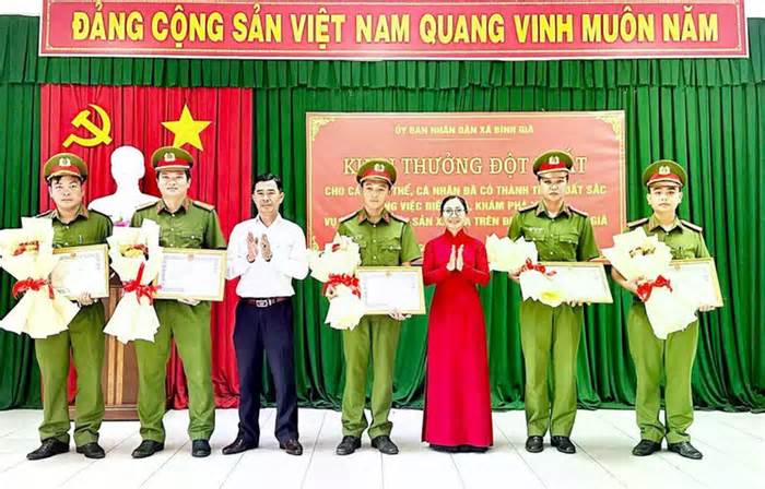 Đột nhập cửa hàng Điện máy Xanh trộm 20 điện thoại di động