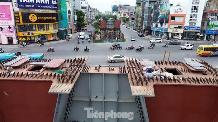 Cấm các xe lưu thông qua nút giao Hồng Tiến - Nguyễn Văn Cừ trong 3 đêm