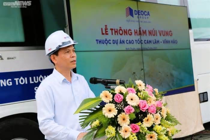 Thông hầm Núi Vung trên tuyến cao tốc Cam Lâm – Vĩnh Hảo