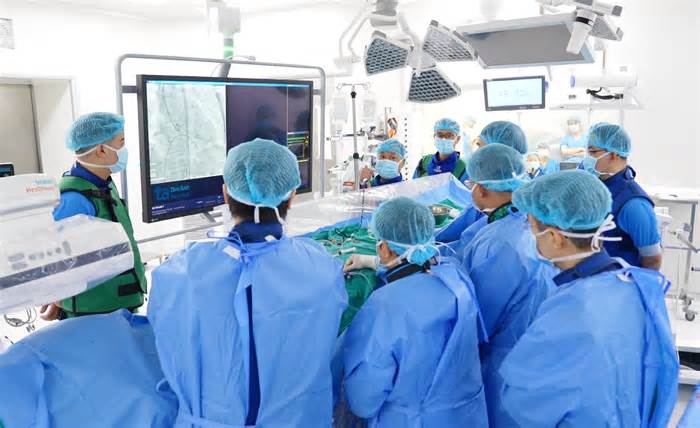 Ngưng tim sau 4 giờ đau ngực