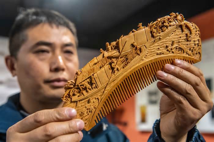 Kỳ công giữ nghề làm lược gỗ truyền thống ở Trung Quốc