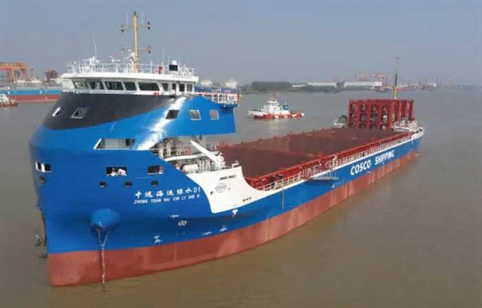 Trung Quốc khai trương tàu container điện lớn nhất thế giới