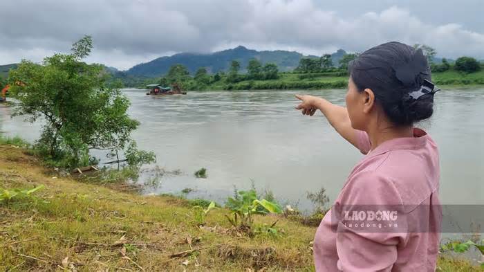 Khai thác cát sỏi dọc sông Gâm, dân có nhà không dám ở