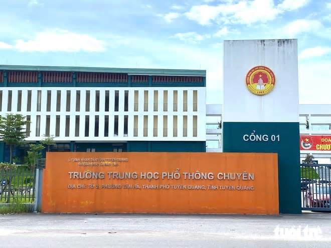 328 thí sinh Tuyên Quang thi lại: Giám thị bốc thăm, Bộ 'canh' từ khâu chuẩn bị đến chấm thi