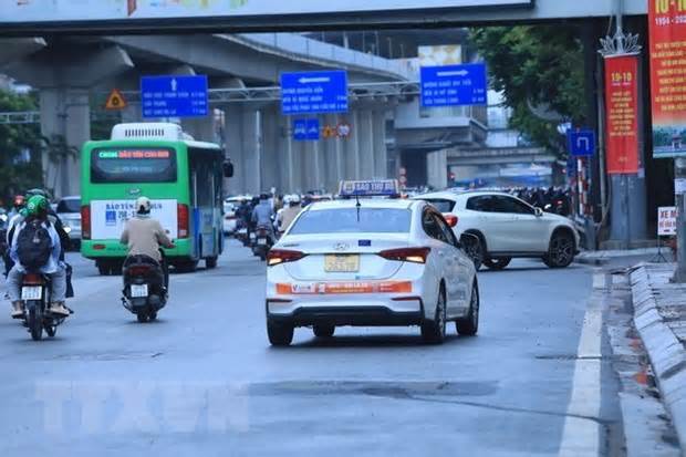 Thành phố Hà Nội khôi phục hoạt động taxi ở 9 tuyến đường