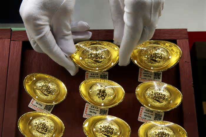Người Trung Quốc đổ đi mua vàng 'trú ẩn'