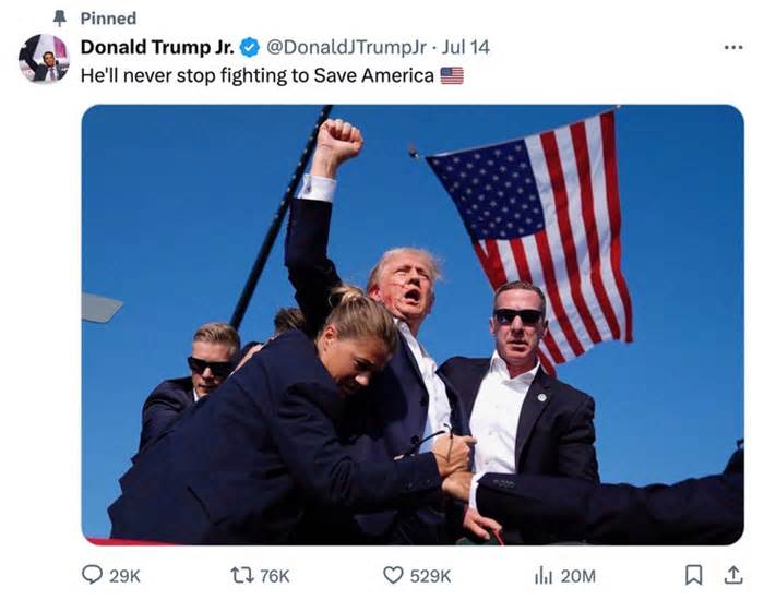 Bức ảnh ông Trump giơ nắm đấm cùng quốc kỳ đi vào lịch sử nước Mỹ
