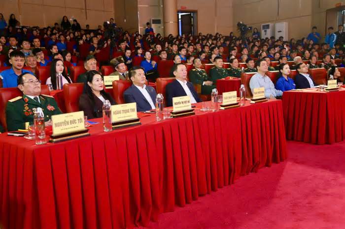 Xúc động những câu chuyện thời hoa lửa