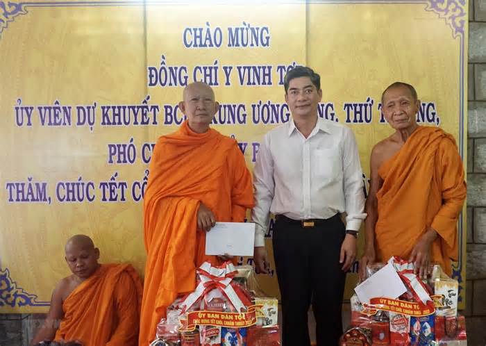 Ủy Ban Dân tộc chúc Tết cổ truyền Chôl Chnăm Thmây tại An Giang