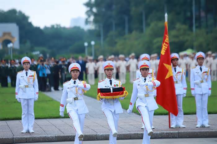 Lễ treo cờ rủ Quốc tang Tổng Bí thư Nguyễn Phú Trọng