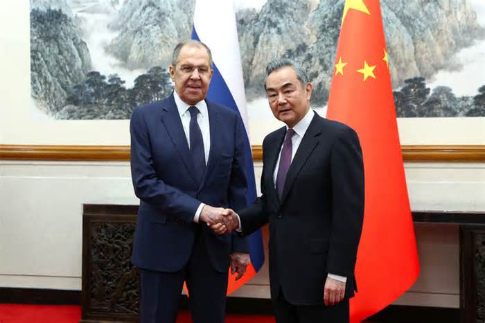 Ngoại trưởng Nga thăm Trung Quốc, bàn tình hình Ukraine