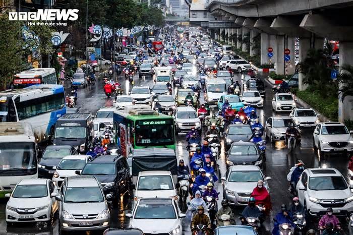 Sáng nay, cả thành phố đi làm muộn